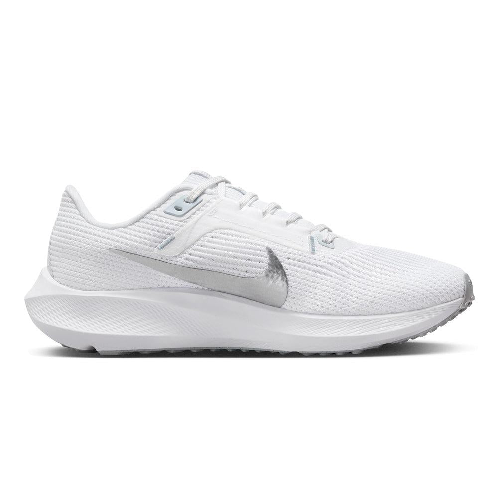 Women's Nike Pegasus 40, White/Metallic Silver-Pure Platinum, 9.5 B Medium